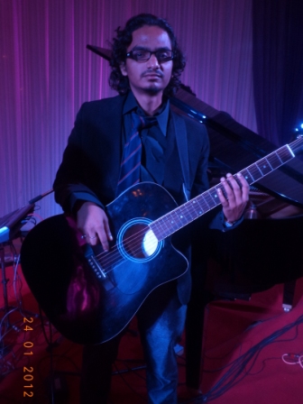 male guitar players delhi
