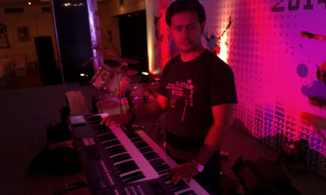 male keyboard player delhi