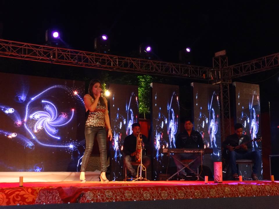 best live band with girl delhi