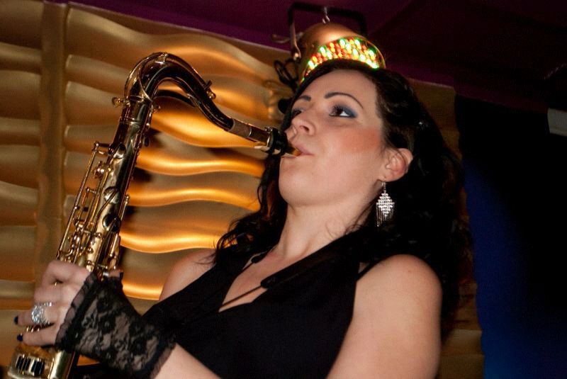 female saxophone player delhi
